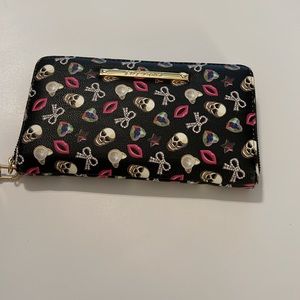 Betsy Johnson zip up wallet brand new